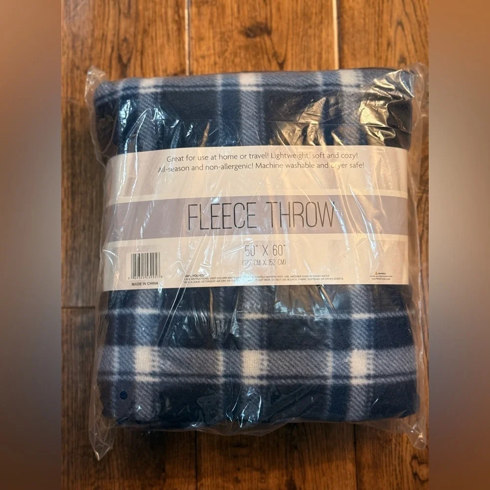 NWT Plaid Soft Cozy Fleece Throw Blanket in Blue/White. Size: 50” x 60”.